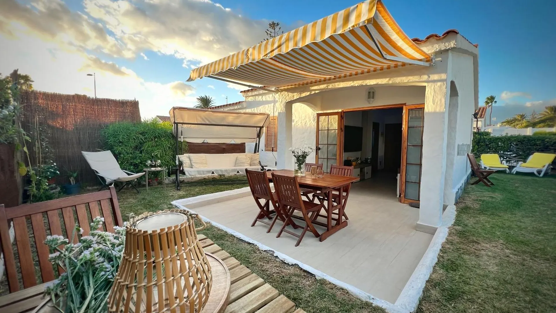 Buzzstays: 1-Bed Bungalow, Garden, Near Yumbo & Beach Maspalomas